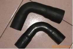 出口汽車水管、支架及防塵套 河北永康過(guò)濾器科技的專業(yè)橡膠解決方案